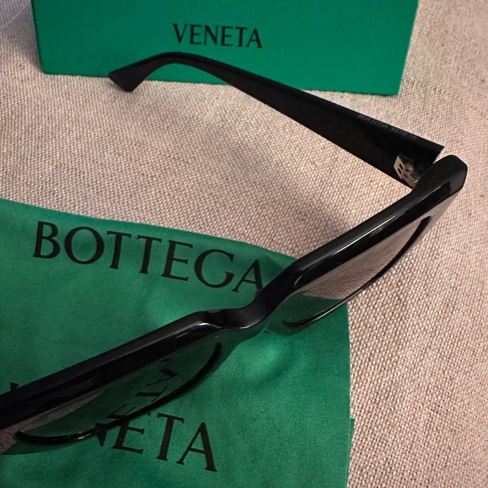 New Authentic Bottega Veneta 52MM Rectangular Sunglasses - Picture 3 of 5